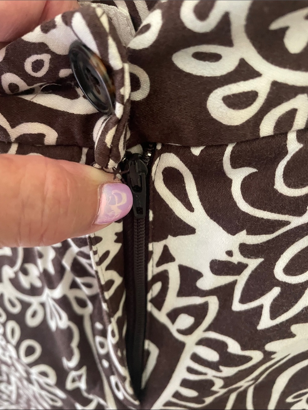 Harold’s Brown and White Printed Crop Pants - Picture 3 of 5